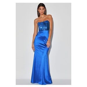 Elegant Blue Strapless Evening Gown